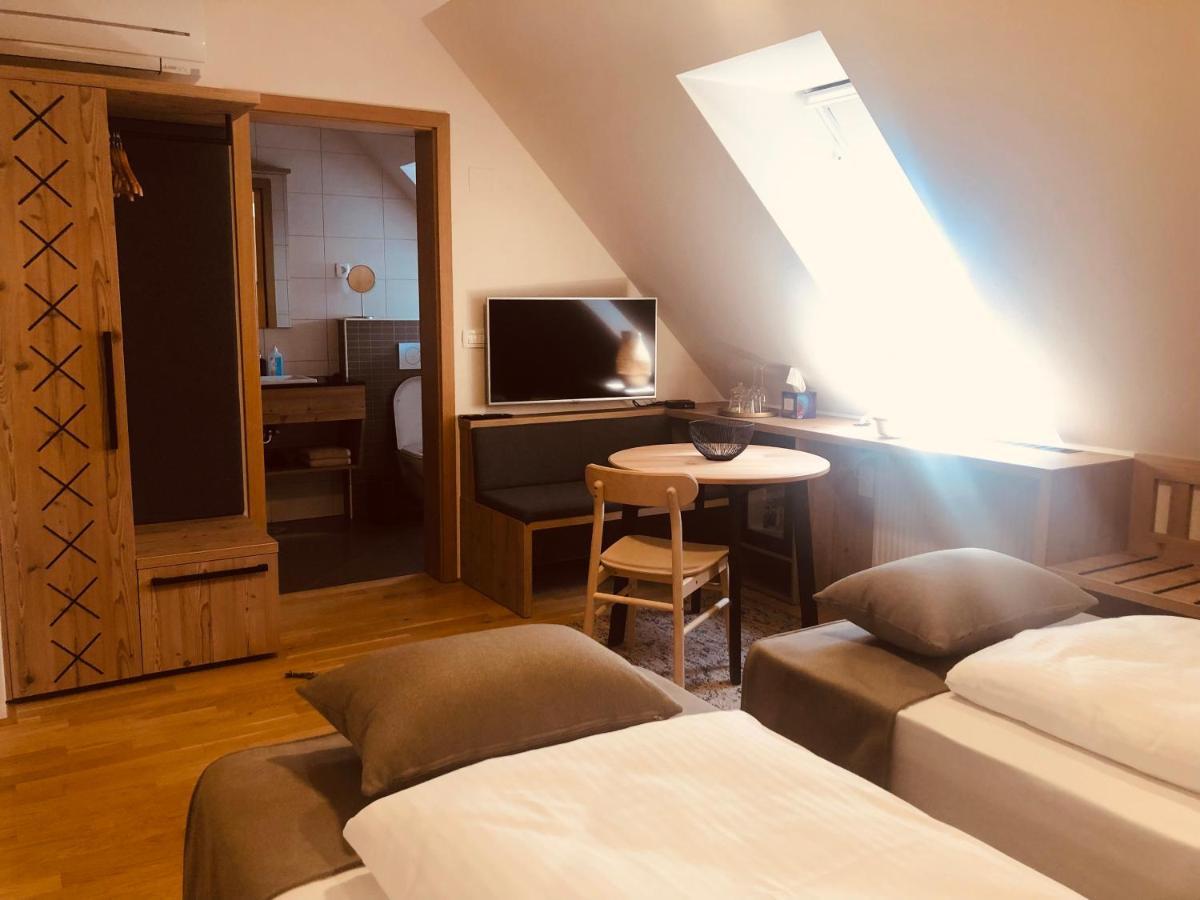 Na Vasi Restavracija In Prenocisca Hotel Škofja Loka Екстериор снимка