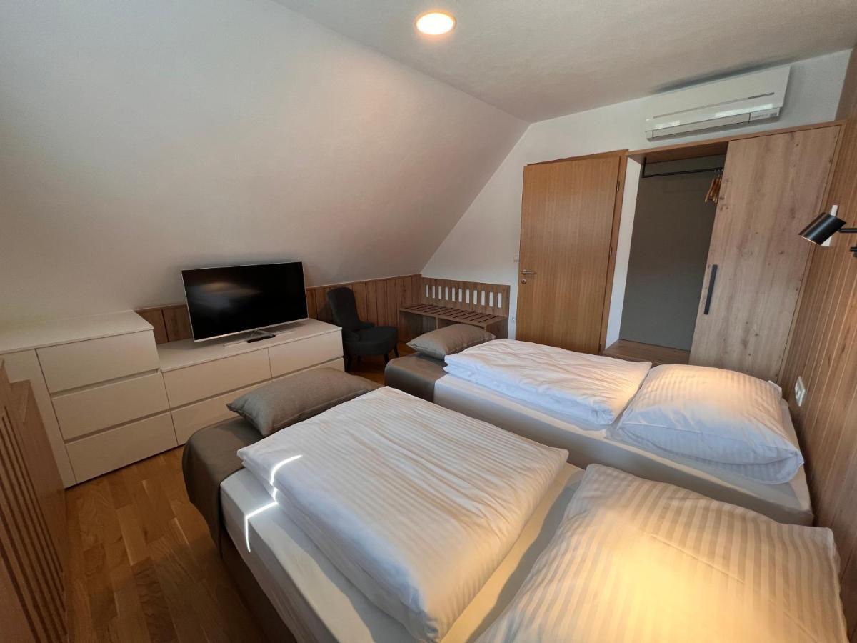 Na Vasi Restavracija In Prenocisca Hotel Škofja Loka Екстериор снимка